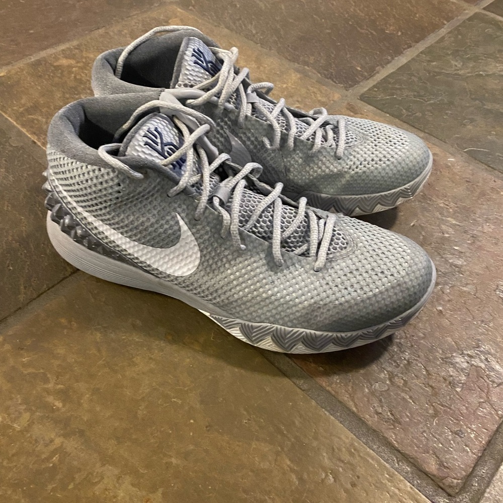 Nike Kyrie 1 Wolf Grey Basketball shoes size 11